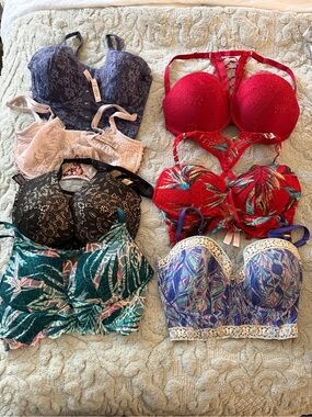 28 Victoria’s Secret Lingerie (Bulk Bag) (size sm 32-34 DD) retails over $500.00